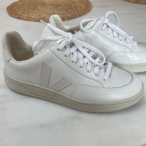 Veja Womens V-12 Sneakers size 7